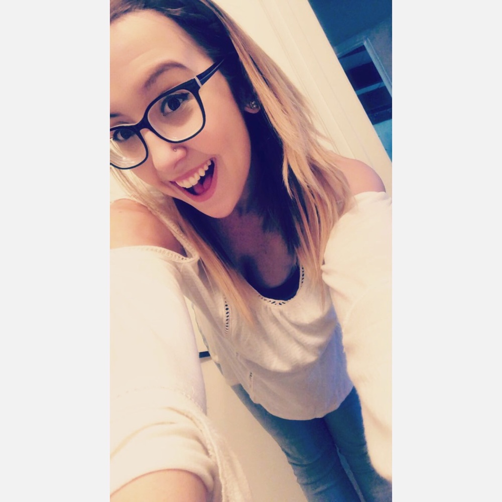 Meet your Posher, Emilee